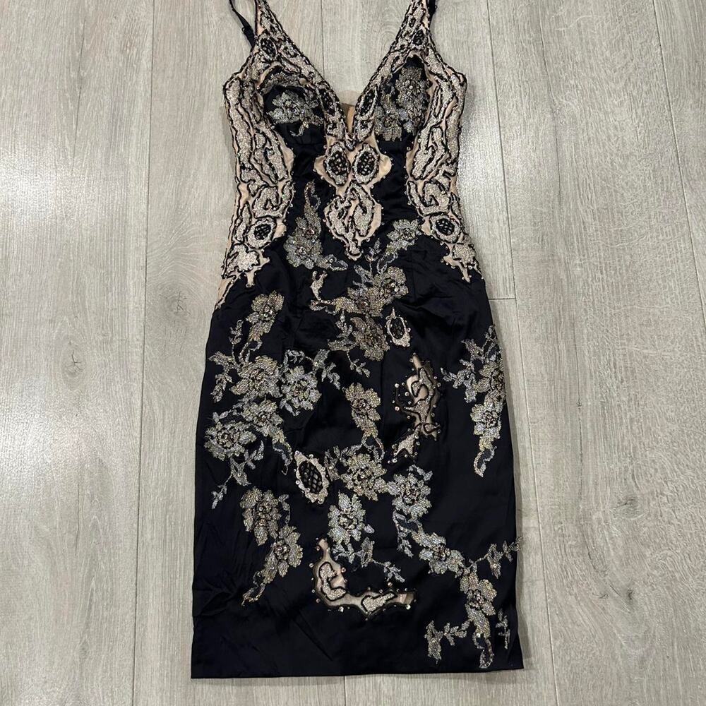 Julian Joyce MADE BY MANDALAY black and cream lace sequins cocktail dress.Size 2
